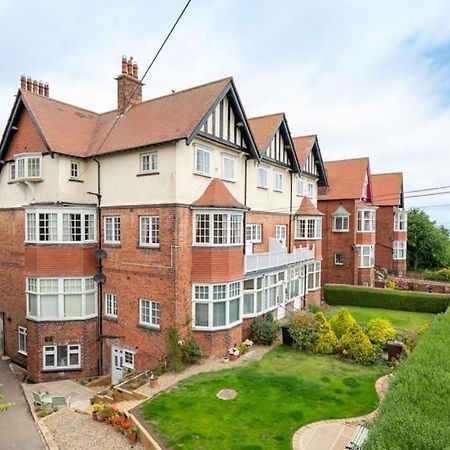 The Hideaway Luxury 5* 2 Bed Garden Apartment スカーバラ エクステリア 写真