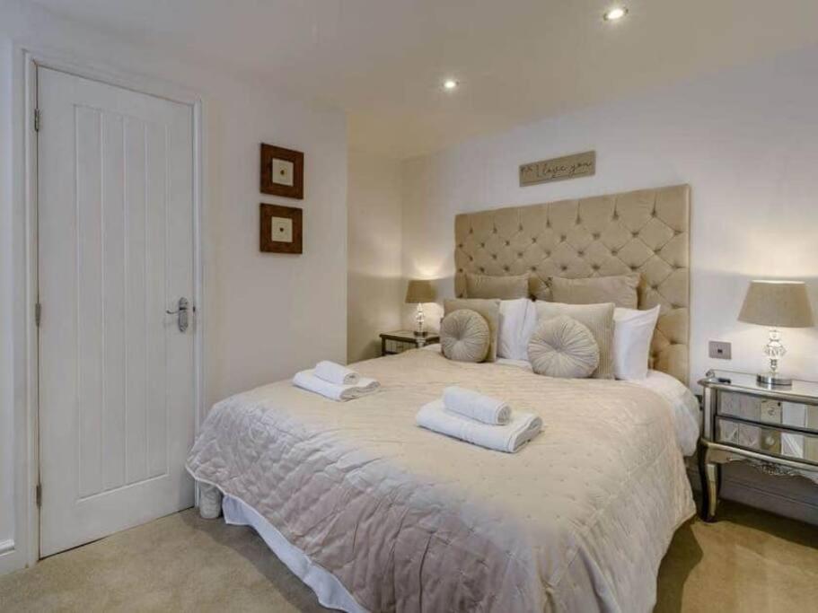 The Hideaway Luxury 5* 2 Bed Garden Apartment スカーバラ エクステリア 写真
