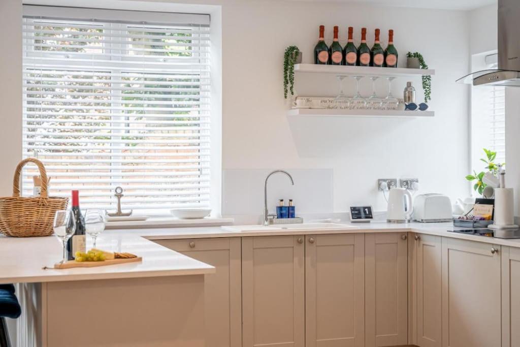 The Hideaway Luxury 5* 2 Bed Garden Apartment スカーバラ エクステリア 写真